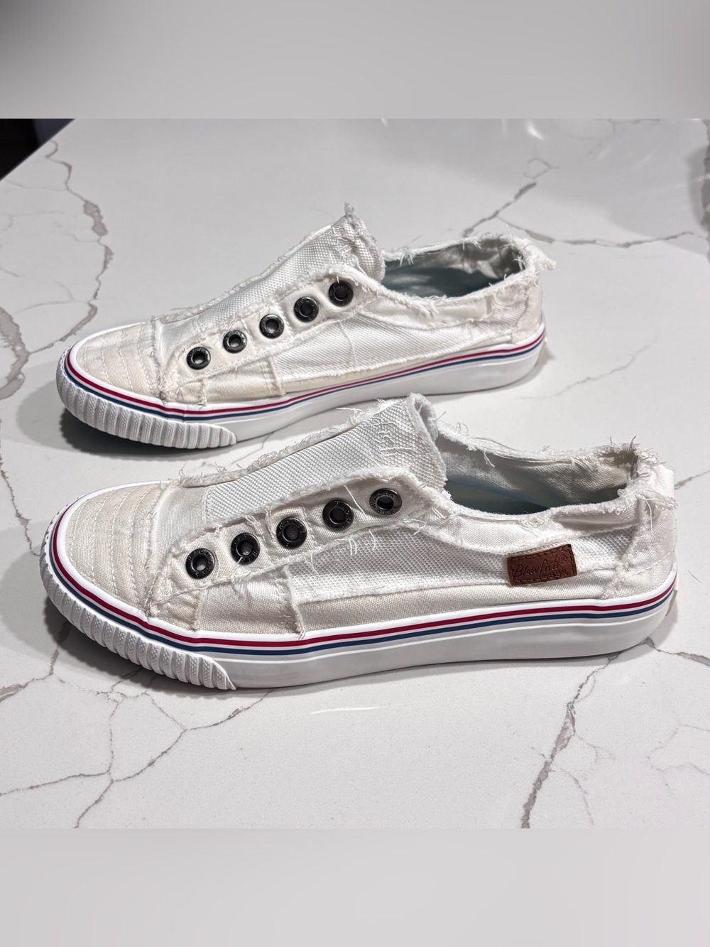 Blowfish Malibu Women's White Frayed Slip-On Canvas Sneakers Size 7.5